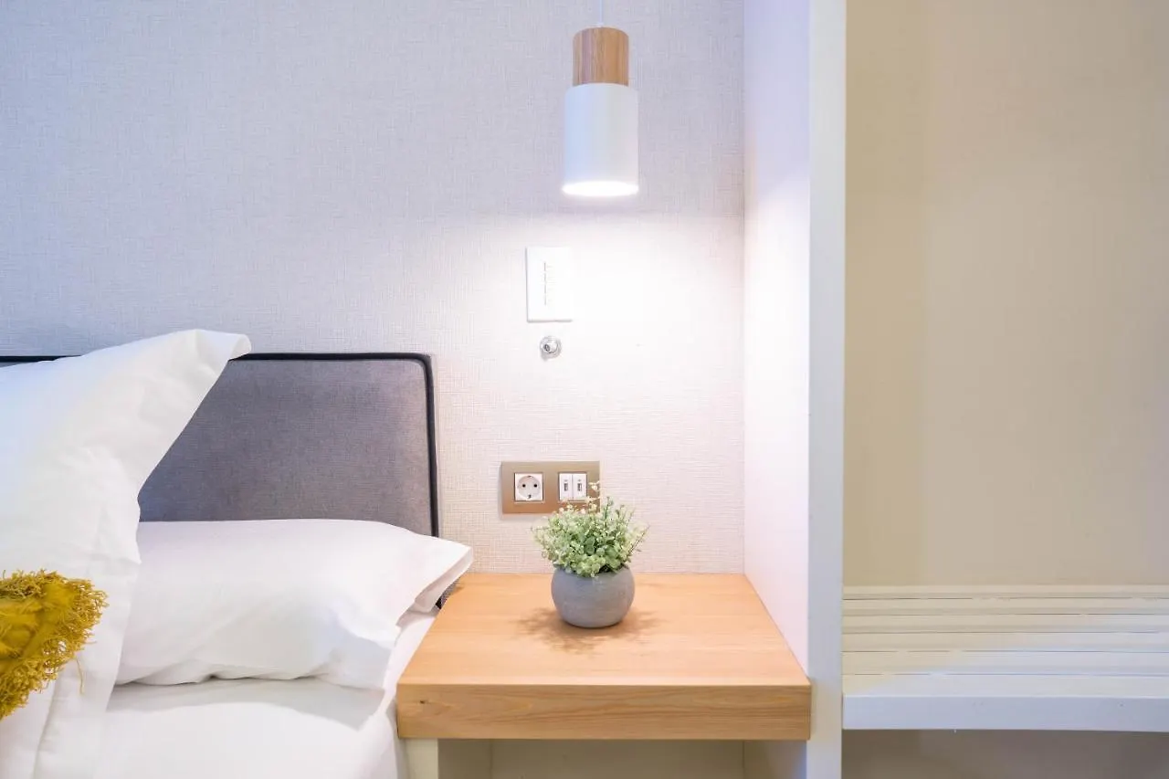 Feelathome Casa Bertrand Barcelona 0*,  Spain