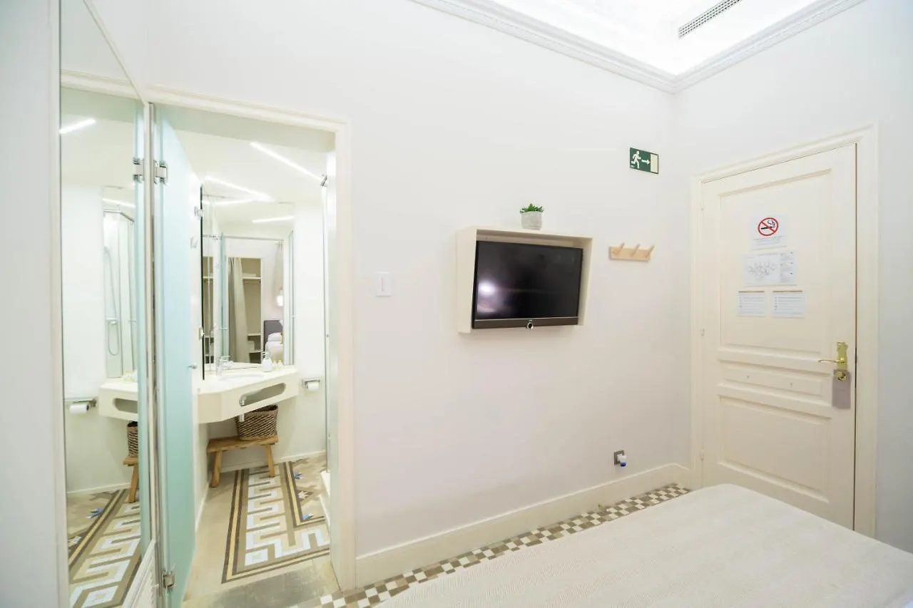 Feelathome Casa Bertrand Barcelona Hotel